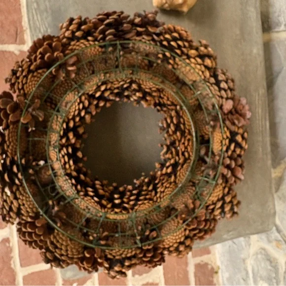 Natural Pinecone Holiday Wreath - Picture 5 of 8